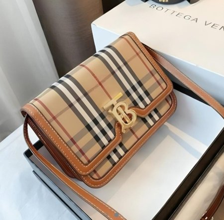 حقيبة Burberry